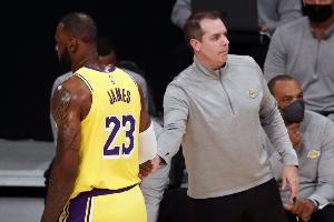 火爆中超辽宁铁人vs重庆铜梁龙进球集锦_火爆中超辽宁铁人vs重庆铜梁龙进球集锦在线观看_免费看直播
